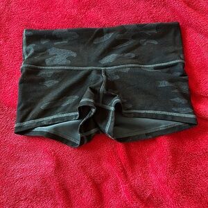 Lululemon 2” shorts